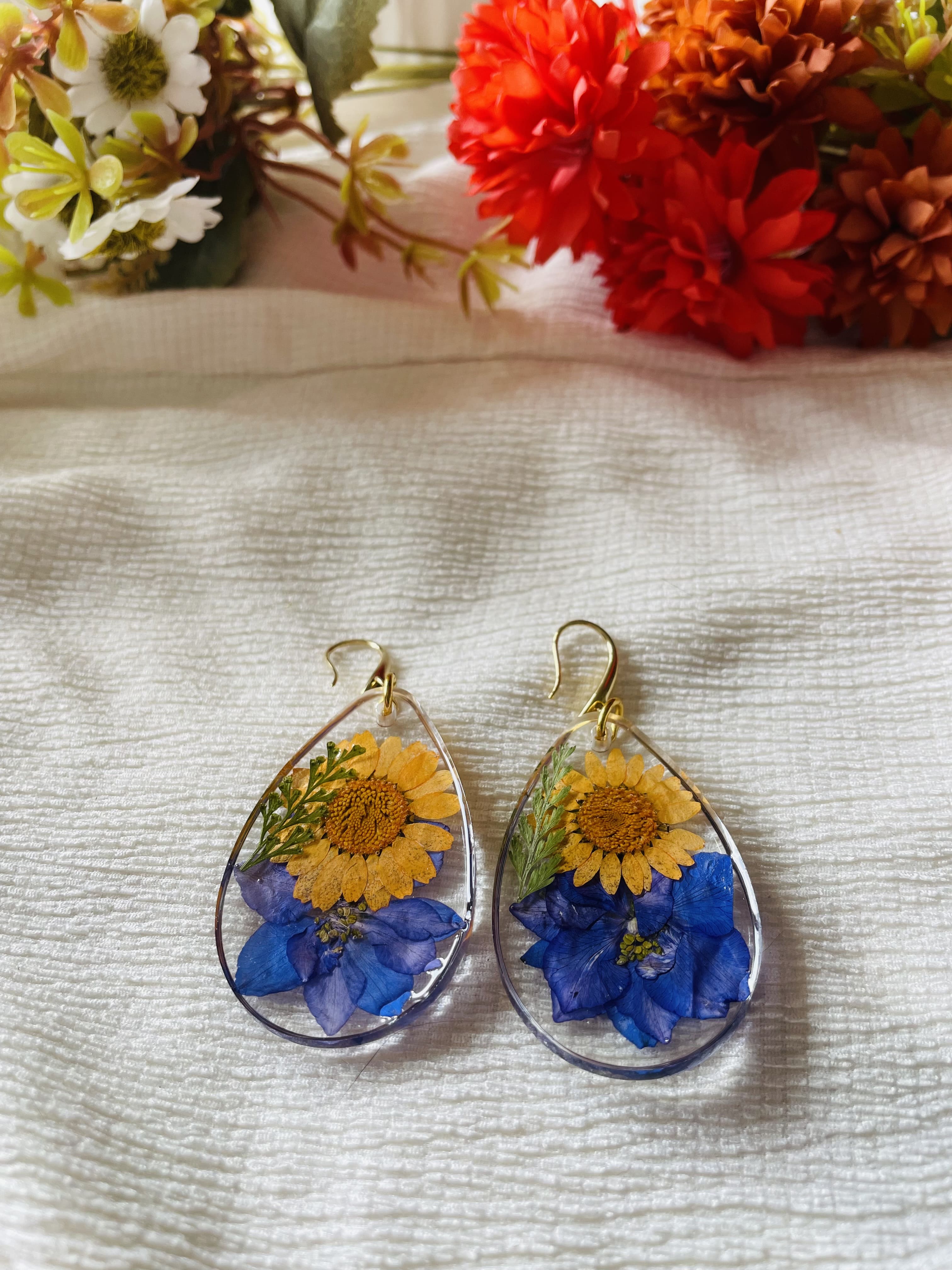 Boucles Harmonie Solaire : Pied d’alouette élevé & Chrysanthème couronné