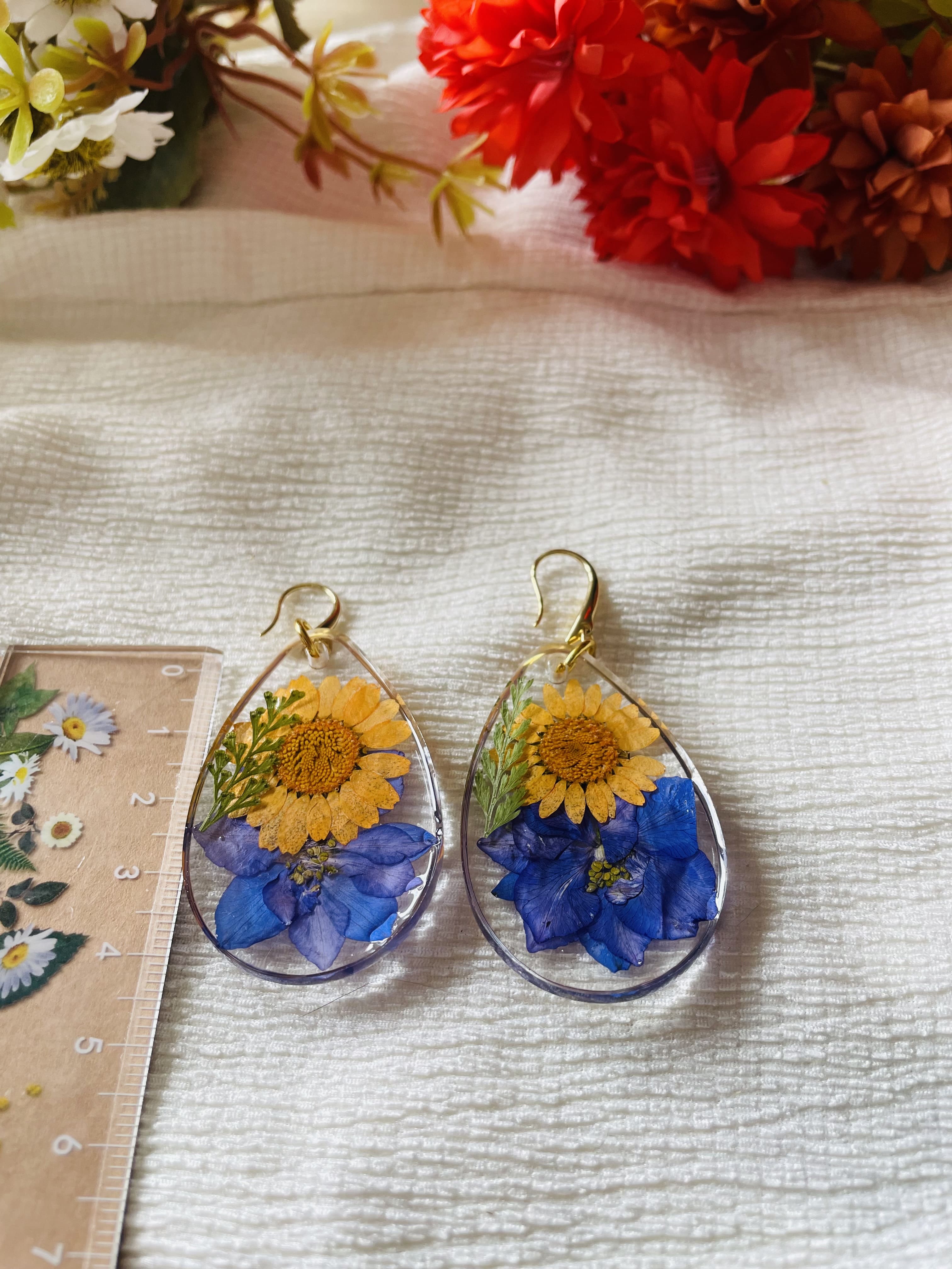 Boucles Harmonie Solaire : Pied d’alouette élevé & Chrysanthème couronné